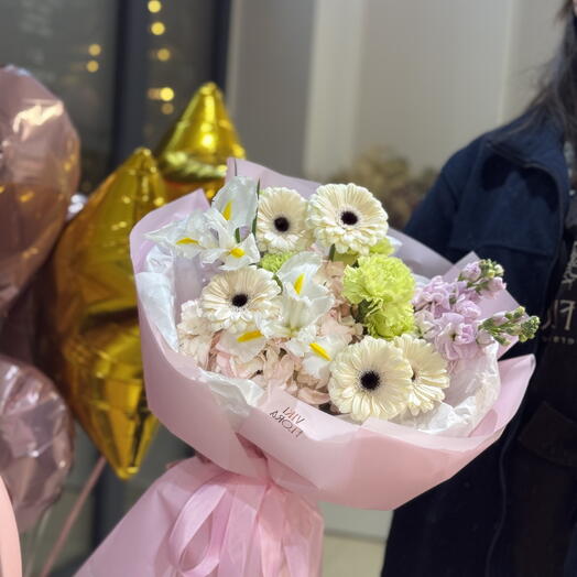 „Pastel Glow Premium — ramo elegante con hortensia y gerbera