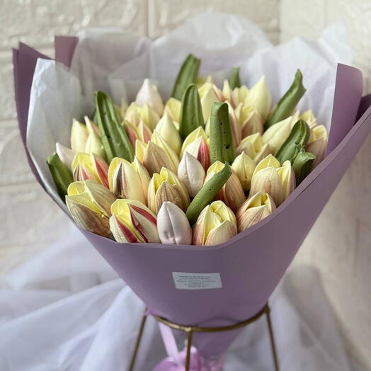 Подарочный букет «31 зефирный тюльпан»