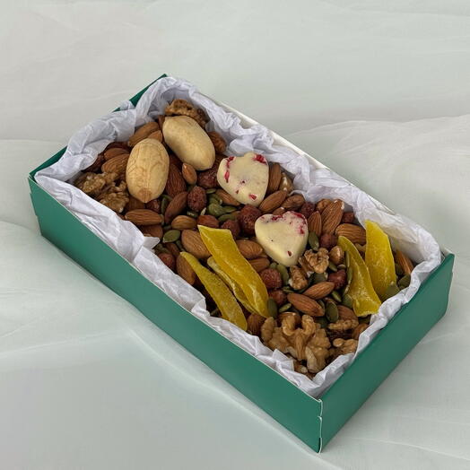 Коробочка с орешками подарок