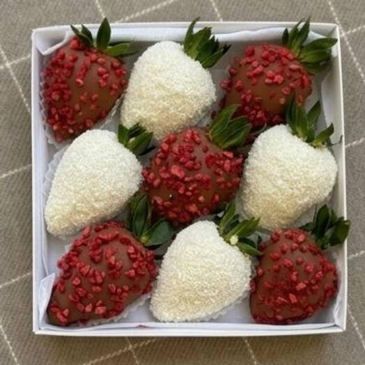 Набор "Рафаэлло" 9 штук. Премиальный шоколад CALLEBAUT. Подарок фирменный вкладыш Love is, с вашим дизайном