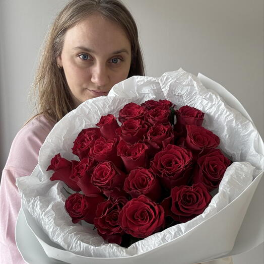 Букет из 21 красной розы в упаковке Ф😍