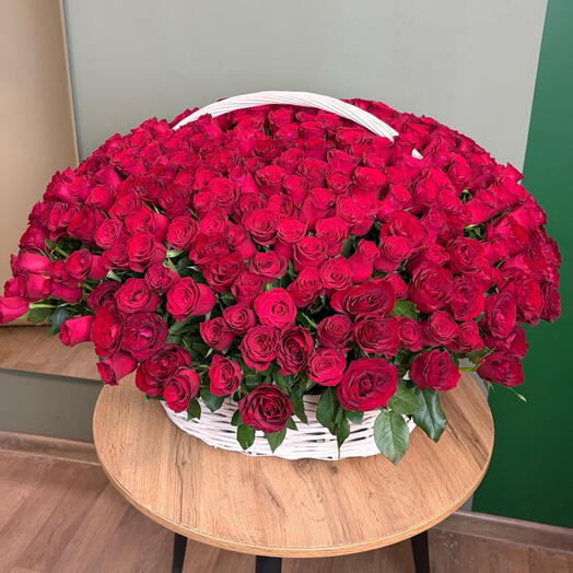 Корзина из 401 красной розы