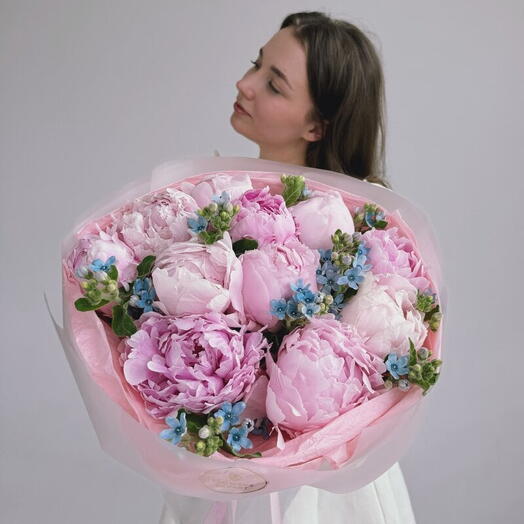 Букет из 11 пионов с оксипеталумом "PINK LAKE"