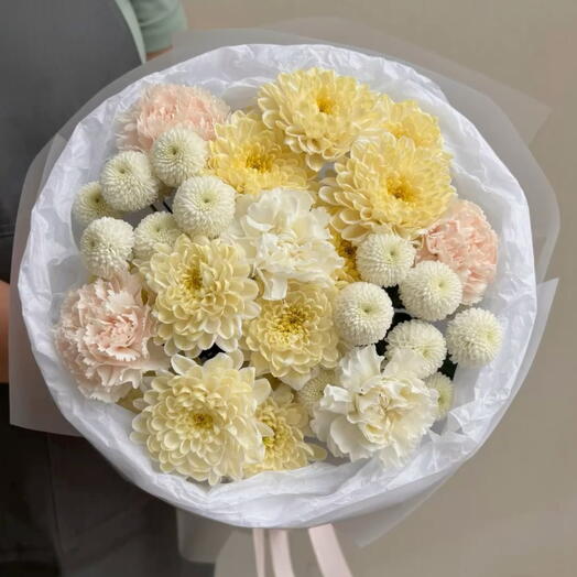 Моно букет из кустовых хризантем и диантусов🌼🤍