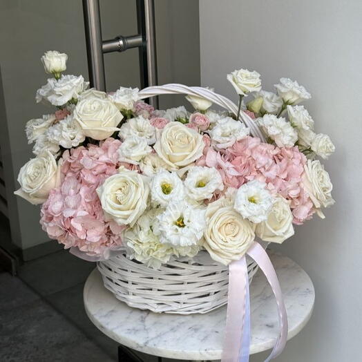Бело-розовая воздушная корзина💞