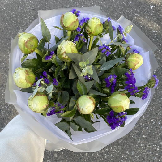 INDIGO букет с белыми пионами