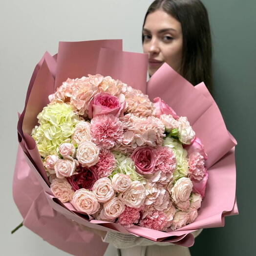 ВАУ букет с гортензиями и розами 550