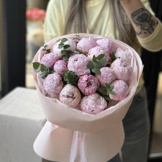 Роскошный букет пионов Сара Бернар PEONY149
