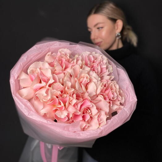 Стильный моно букет из 7 розовых французских вывернутых роз 💕