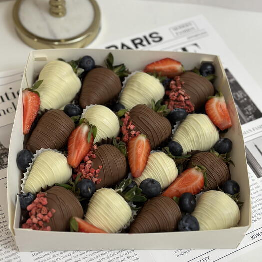 Клубника в шоколаде 16шт+голубика и клубника 🍓