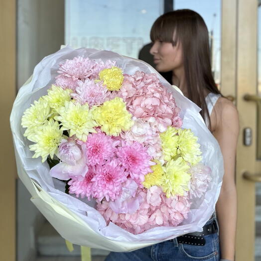 Букет «искра» 🌷с гортензией, диантусами, пионами и кустовой хризантемой 💋