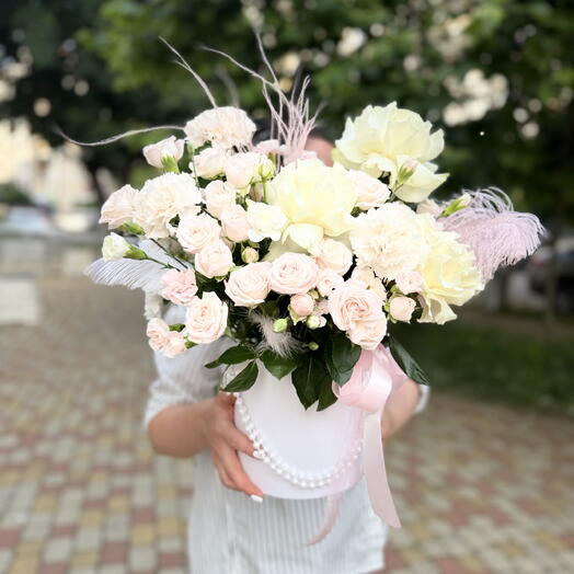 Розы и диандусы в коробке