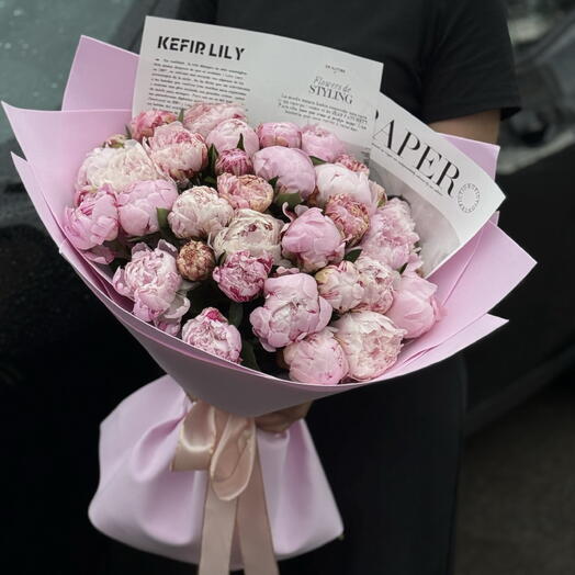 35 Розовых пионов с оформлением букет 💗