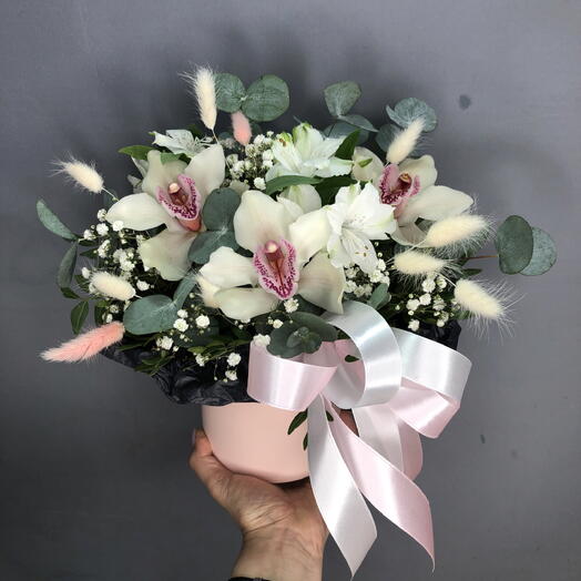 Коробочка с орхидеями,альстромерией ,эвкалиптом 🌸