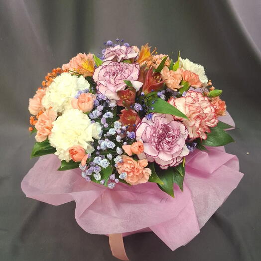 Розовый тортик ярких цветов 💐
