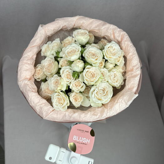 Кустовые розы🌸 + подарок от Vivienne Sabo — румяна MACARON