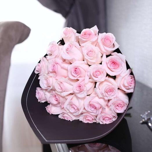 Bouquet of 25 roses "Senorita" BLVCK