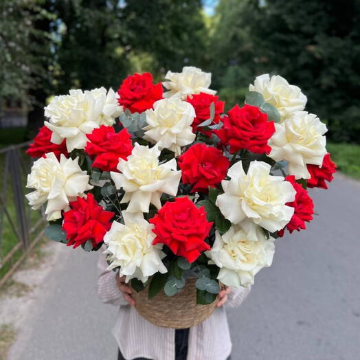 Огромныая корзина из французских роз