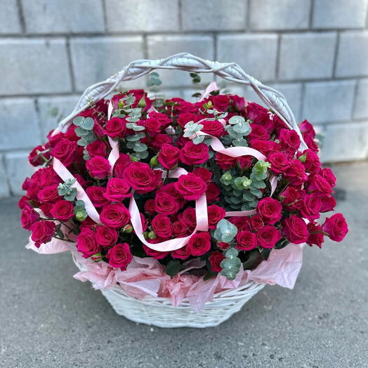 Корзина с розами