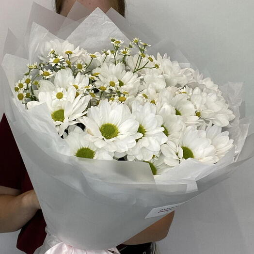 Букет из белых хризантем,белых ромашек