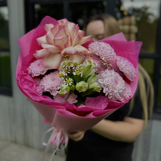 Букет авторский «Soft pink mood🌸с французской розой и хризантемой