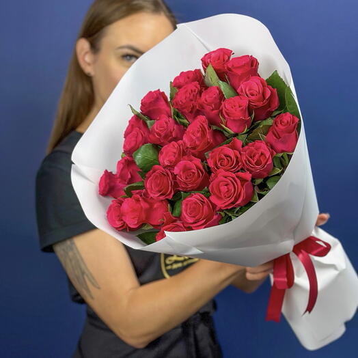 Букет из красных ароматных роз 25 шт. Монобукет 3003. Leoraflowers
