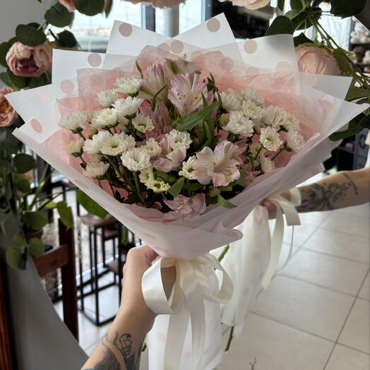 Букет к 1 сентября из Сантини и альстромерии💗