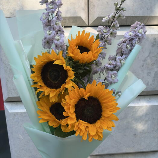 🌻 Солнечный букет с подсолнухами и дельфиниумом