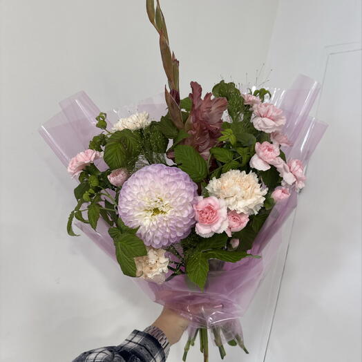 Авторский букет 💐 с Георгином,гладиолусом,диантусами,зеленью