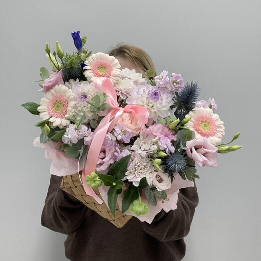 Корзина с цветами 🌸