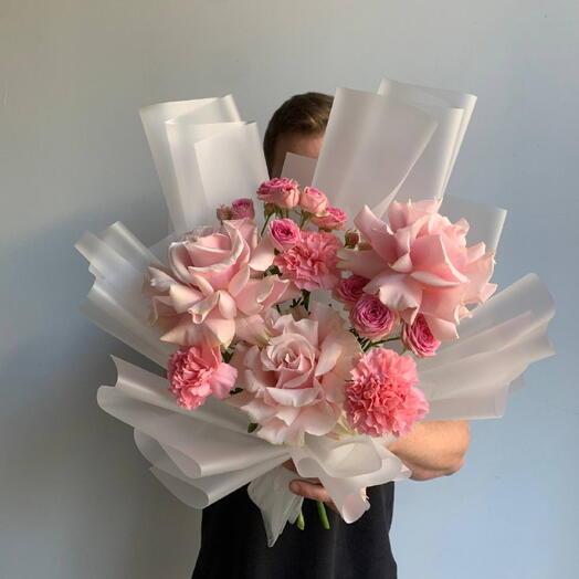 Букет из французских и кустовых роз