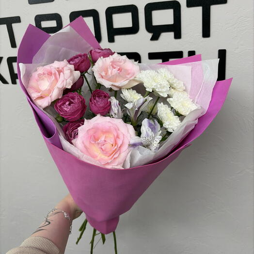 Букет из розовых роз