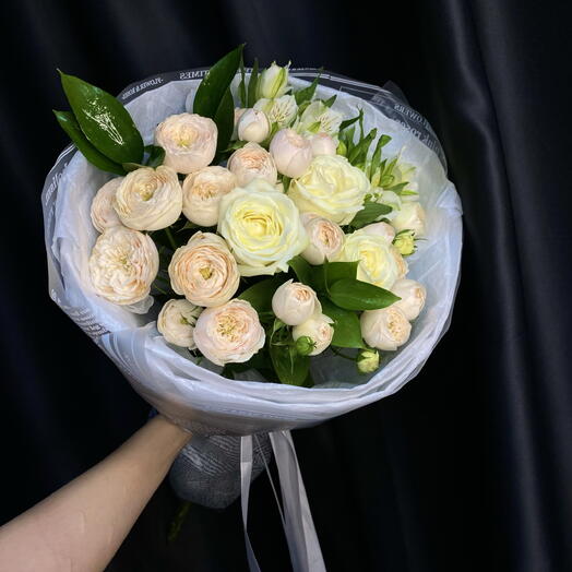 Букет из кустовых роз