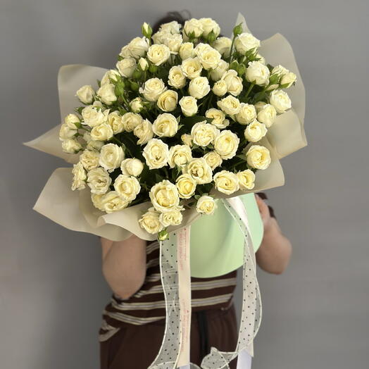Кустовые розы в коробке 💐