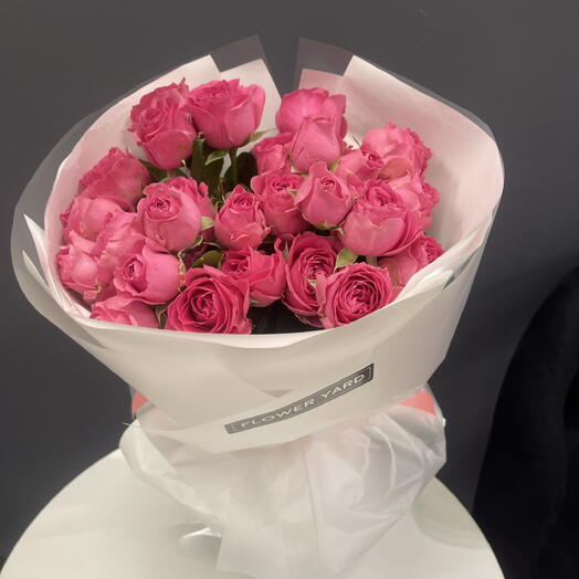Букет из розовых кустовых роз💕