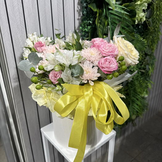 Композиция с пионовидной розой и кустовой хризантемой🌸 57001