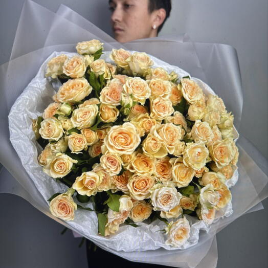 Букет из нежных кустовых роз (49-0513)