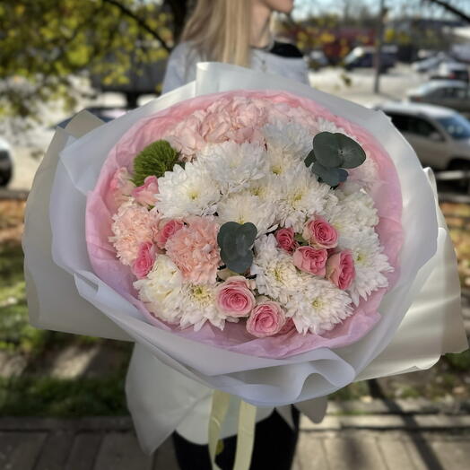 Нежный букет с гвоздикой киви