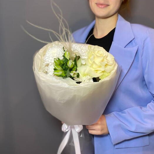 Букет-комплимент с французской розой Мондиаль и альстромерией