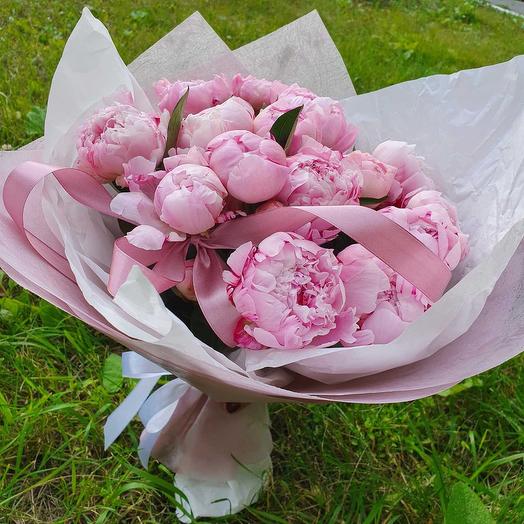 15 розовых пионов