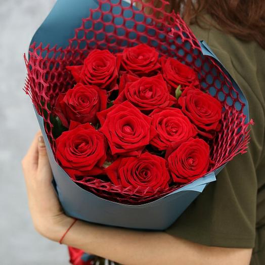 A bouquet of 11 roses