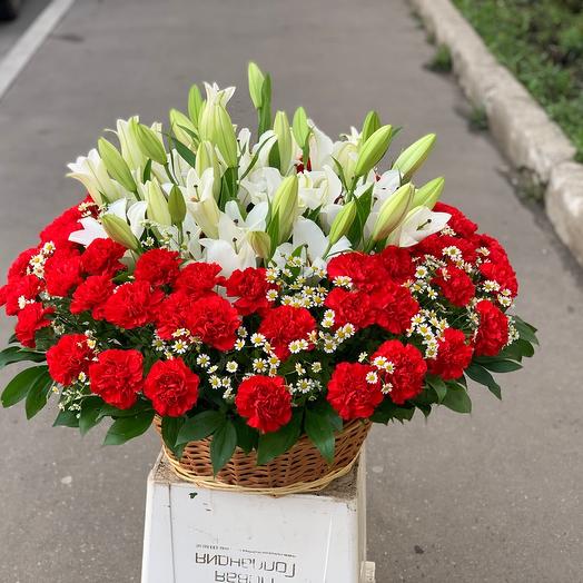 Корзина с цветами