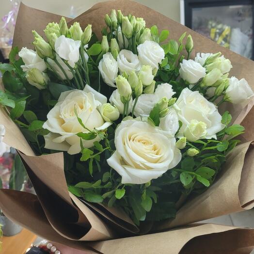 Bouquet of roses and eustoma
