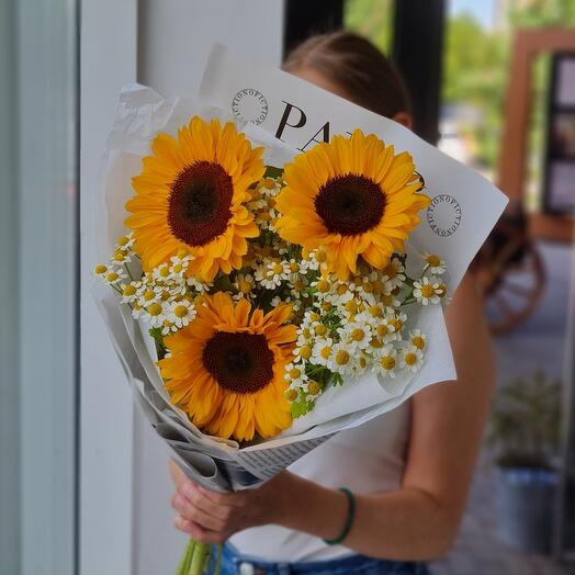 Ramo con girasoles y margaritas