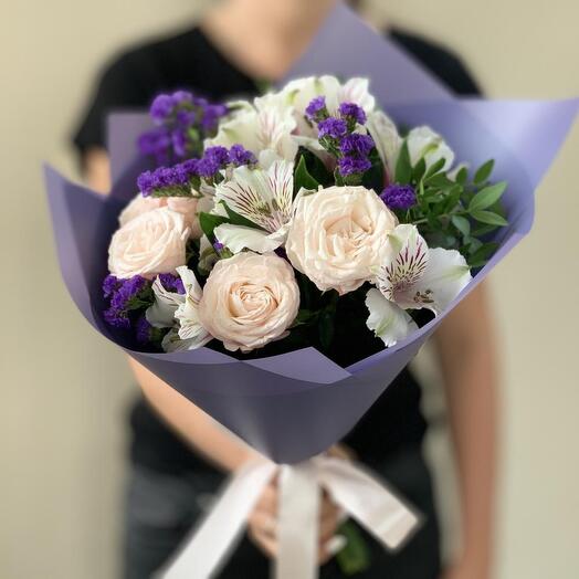 Ramo de rosas y alstroemeria