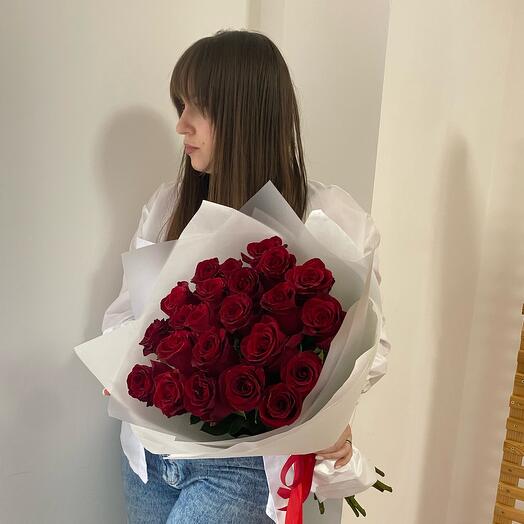 Букет 23 красные розы
