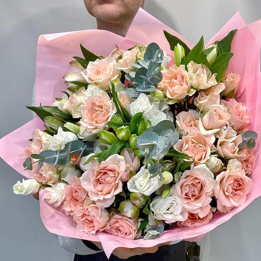 Bouquet of bush roses, eustoma and alstroemeria
