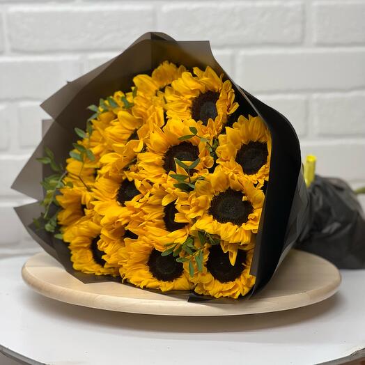 Солнечный букет из 19 подсолнухов 🌻