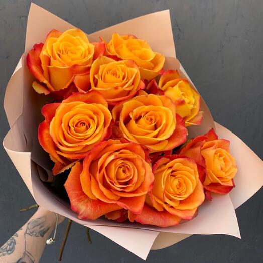 Un ramo de 9 rosas rojas y amarillas Hai Yellow