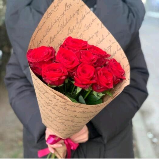 Букет красные розы в бумаге